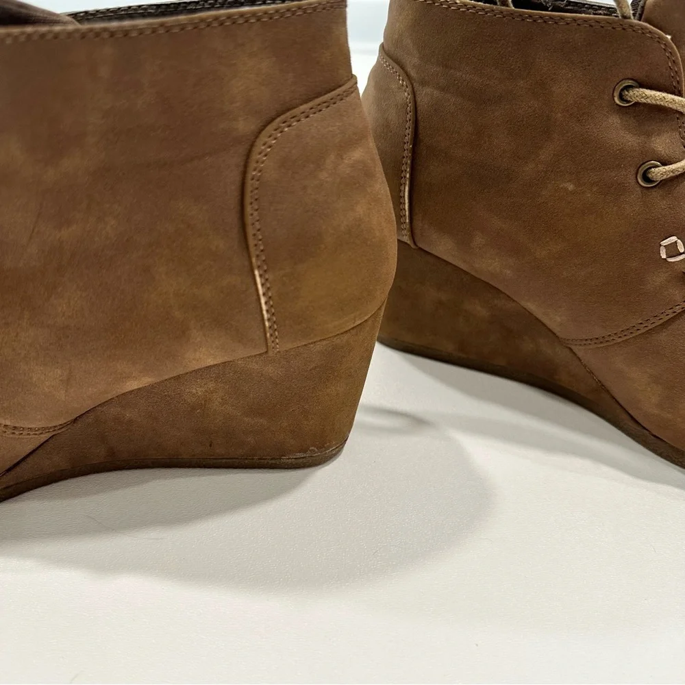 Natural Reflections Wedged Brown Suede Like Ankle Boots Women’s size 8